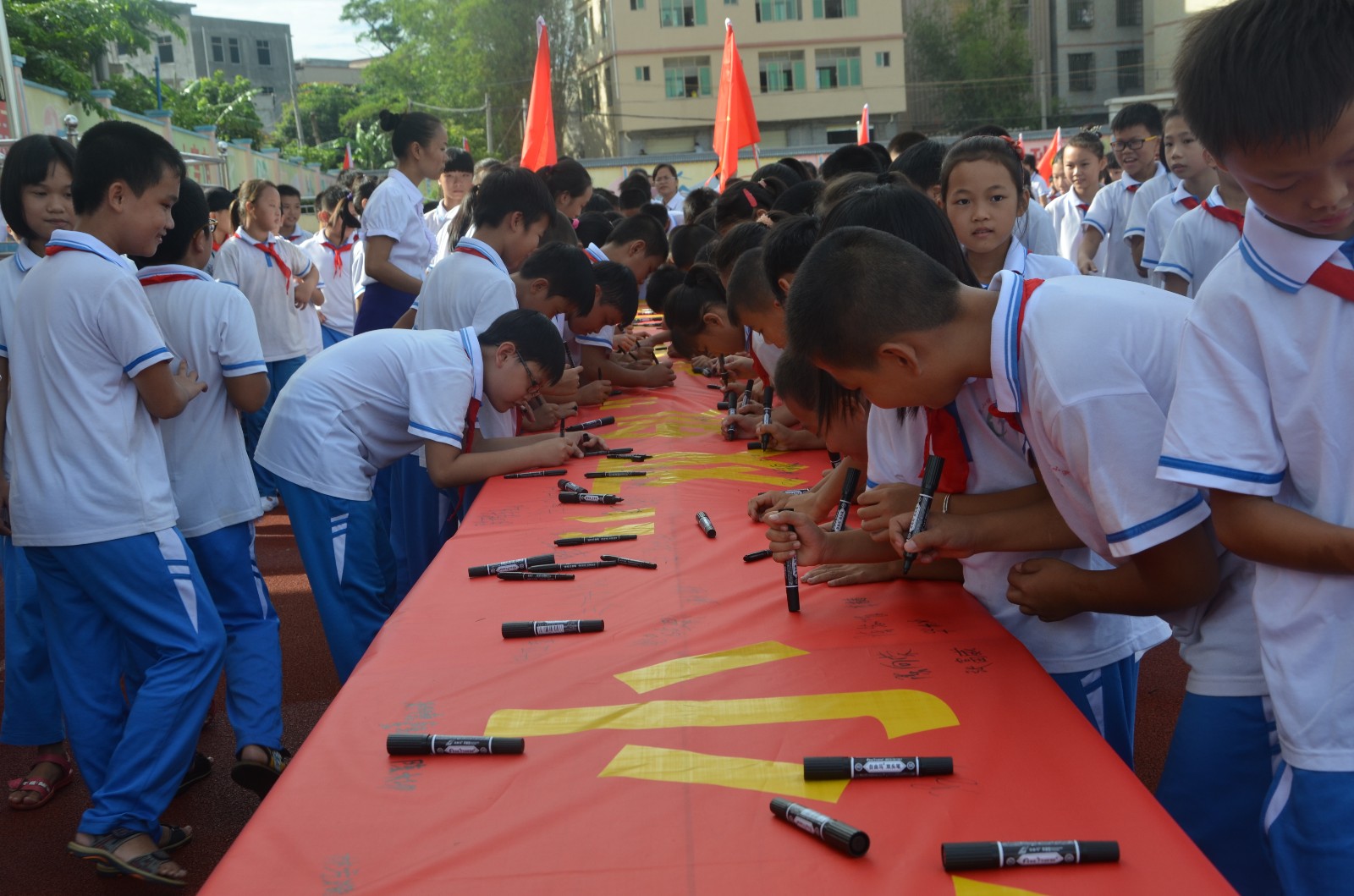 师生助力双创大签名小结 师生助力双创大签名小结