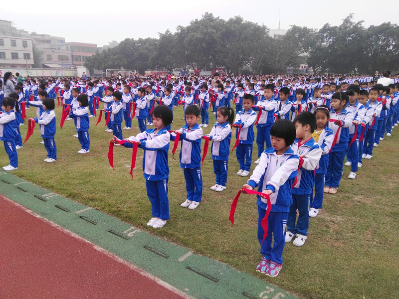 “红领巾,我为你骄傲”――一年级新生入队仪式 “红领巾,我为你骄傲”――一年级新生入队仪式